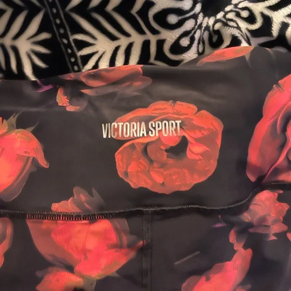 Victoria’s Sport Rose Workout Leggings - Picture 3 of 3